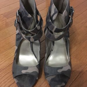 Camo heels 4”